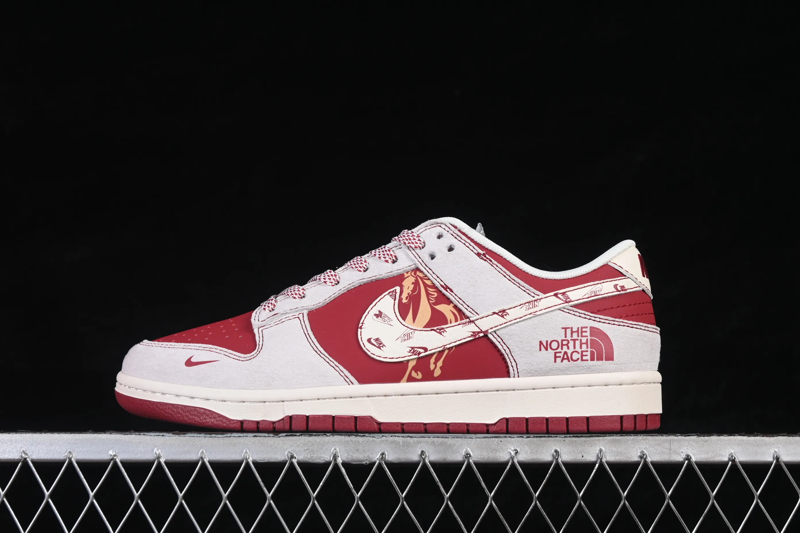 All categories Nk SB Dunk Series Nk SB Dunk Low High-end customized low-top sneakers Nike SB Dunk Low Limited to the Year of the Horse High-end customized low-top casual sneakers JP2026-108